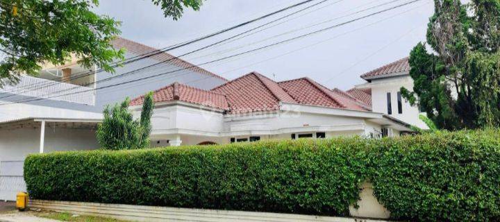 Dijual Rumah Hoek Semi Furnished Di Jalan Utama  Perumahan Taman Yasmin 2