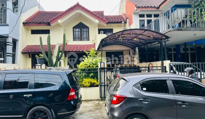 Dijual Rumah 2 Lantai Siap Huni Dekat Stasiun di Taman Yasmin