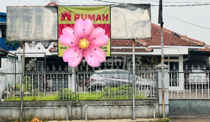 For sale house in commercial location Gunung Batu, Bogor City. 2