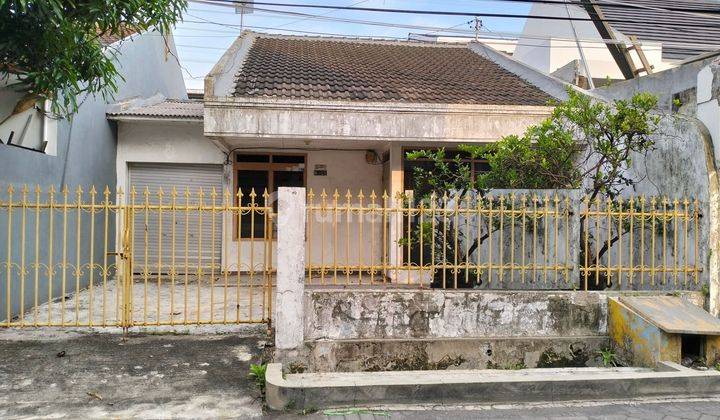 Jual Rumah SHM Butuh Renovasi hadap Barat di Kutisari Indah 1