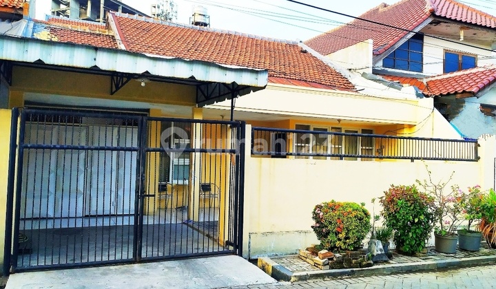 For Sale: Single-Story Ready-to-Occupy House in Jemursari 2