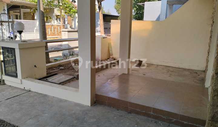 For Sale/Rent Nice House with SHM Facing South in Puri Surya Jaya 2