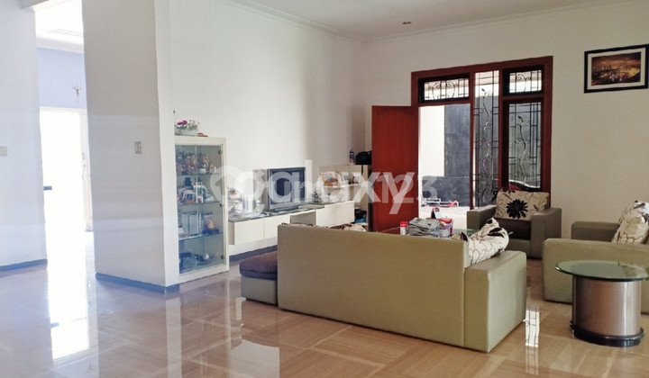 JUAL RUMAH KAWASAN ELITE SURABAYA TIMUR JALAN UTAMA 2