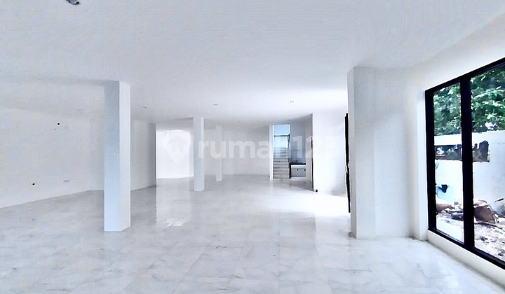Rent a Ready-to-Use Ruko Building with an Open Rooftop Area on the Side of Kenjeran Main Road 2