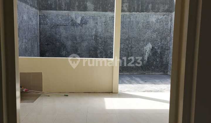 Jual/sewa Rumah Bagus Shm Row Jalan 4 Mobil Di Puri Surya Jaya 2