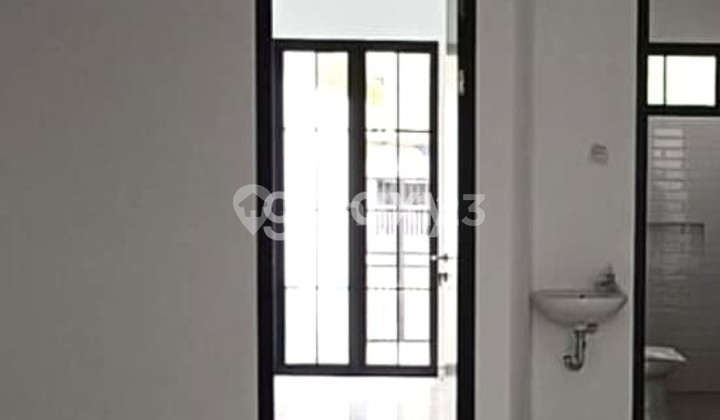 FOR SALE NEW FRESH AMERICAN STYLE HOUSE SUTOREJO 2