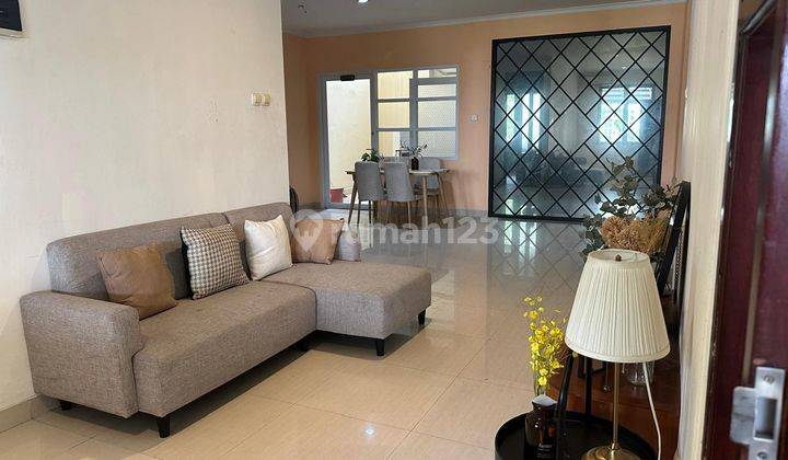 Dijual Cepat Rumah Ada Rooftop Tanahnya Luas Nyaman Di Legenda Wisata  2