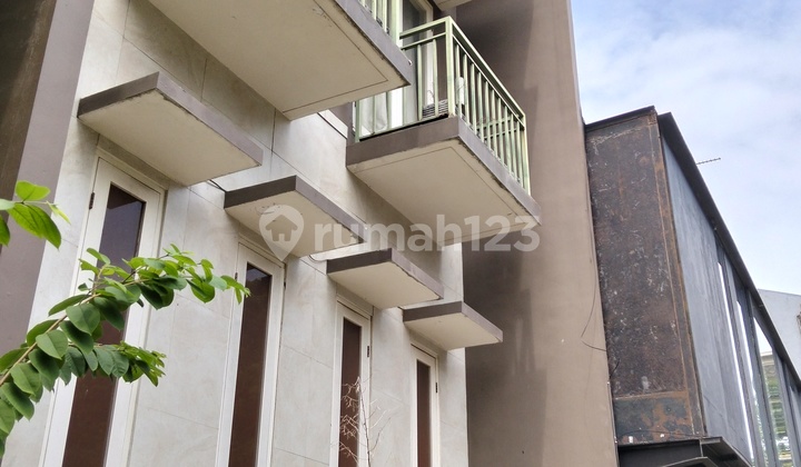 Dijual Cepat Rumah Full Furnish Interior Elegant Cantik di Citra Gran Dijual Cepat Rumah Full Furnish Interior Elegant Cantik di Citra Gran