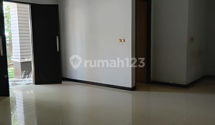 Dijual Cepat Rumah Dua Lantai di Citra Gran 2