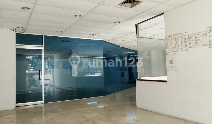 Kantor 4 Lantai Cocok untuk Cafe Restoran dan Office Space di Menteng