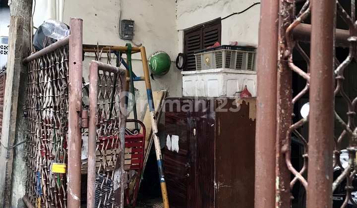 Rumah Butuh Renovasi Di Jalan Mangga Besar, Jakarta Barat 1
