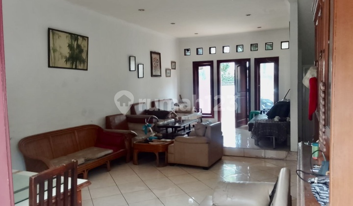 2 Floors Not Far From Pasar Minggu Baru Station SHM House In Tanjung Barat