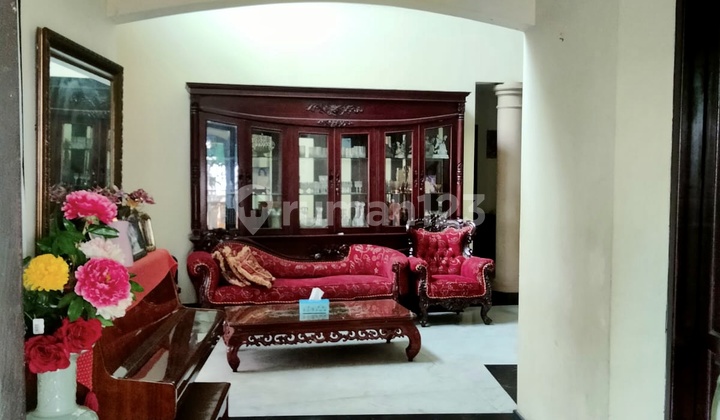 House Needs Minor Renovation in Tebet 2