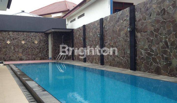 RUMAH MEWAH  FURNISHED DENGAN KOLAM RENANG DI PUPUK 1