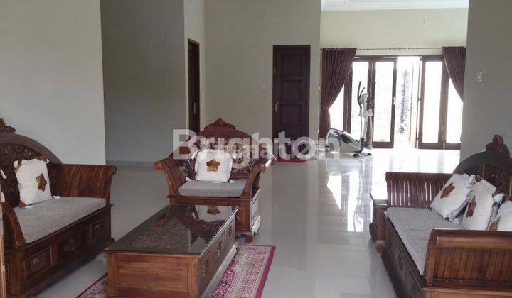 RUMAH MEWAH  FURNISHED DENGAN KOLAM RENANG DI PUPUK 2