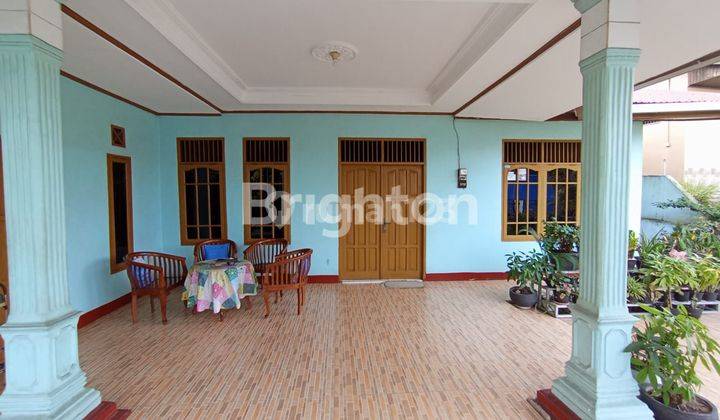 RUMAH DI PINGGIR JALAN DI KAMPUNG 2