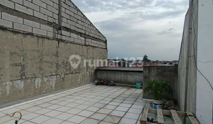 For Sale: 3-story shophouse with Rooftop on Jalan Raya Taman Galaxy, Jakasetia, roadside location, close to specifications. 2