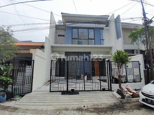 Rumah di Manyar rejo 2 Lantai SHM Baru Selatan 2