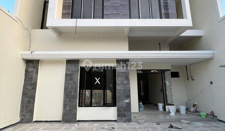 Rumah Rungkut 2 Lantai Baru SHM Timur Siap Huni 2