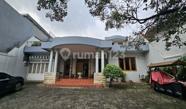 Rumah 2 Lantai Di Cipete Bergaya Jawa Solo