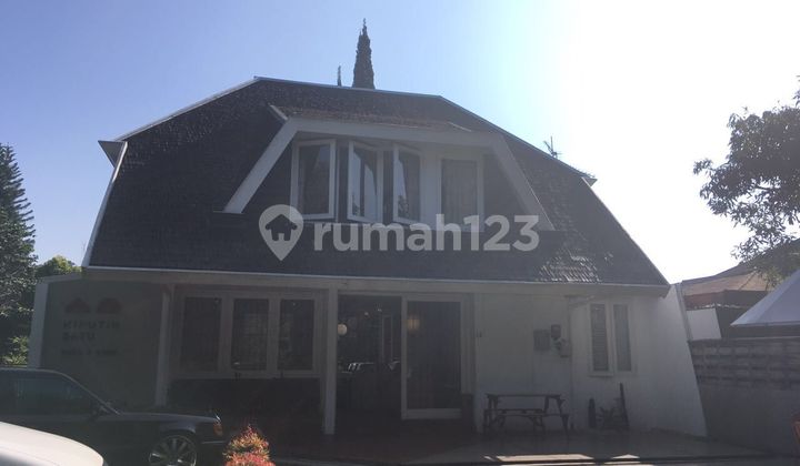Dijual Rumah dengan Halaman Luas Area Ciumbuleuit Bandung 2