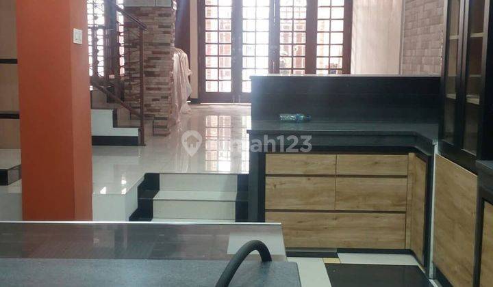 Rumah 3 lantai, baru siap huni area Pondok kelapa Jakarta Timur  full furnishes harga 3.9 M nego 1