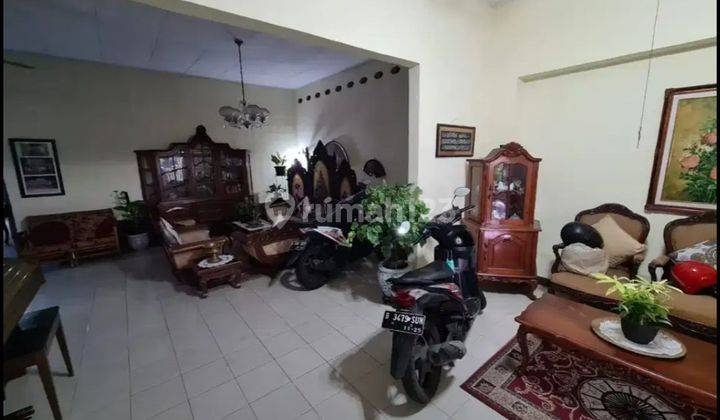 Dijual rumah Hook area Tebet jakarta selatan tanah luas 455 m2,    harga 12 M nego 1