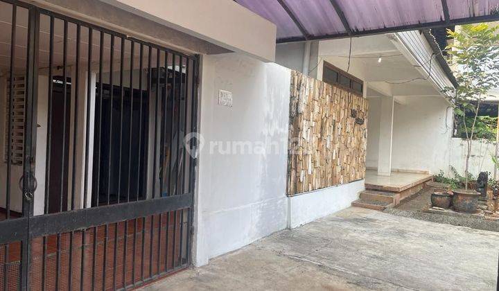 Rumah dijual area Tebet dekat ECO Park Jakarta selatan ,luas tanah 250m2 harga 8.5 milyar nego 2