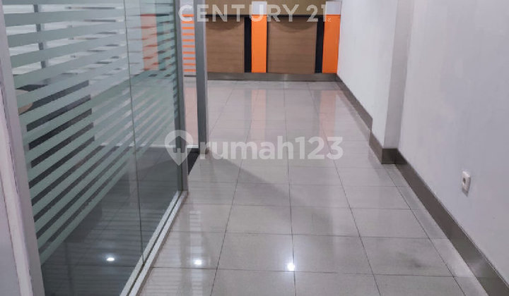 4-Story Ex-Bank Shop House for Rent, Strategic Location in Mampang, South Jakarta 2