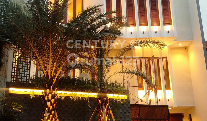 Rumah Pondok Indah Mewah Tropical Modern Siap Huni & Strategis di Jakarta Selatan