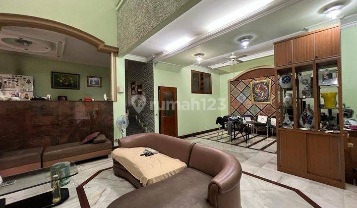 Rumah Hoek Mediteranian style di Perumahan puri kencana SHM Bagus hadap Timur dan tenggara 2