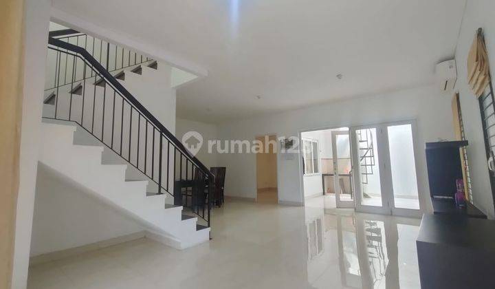 Rumah 2 lantai hook siap huni di Raffles Hills Cibubur 2