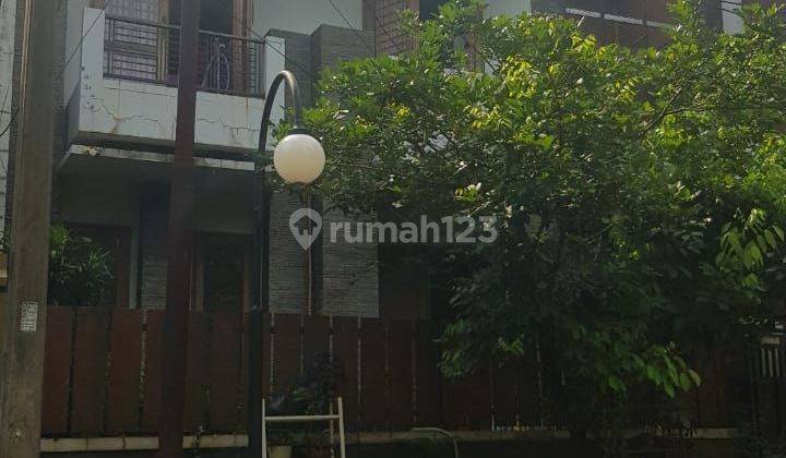 Rumah 2 lantai siap huni di Taman Laguna Cibubur 2