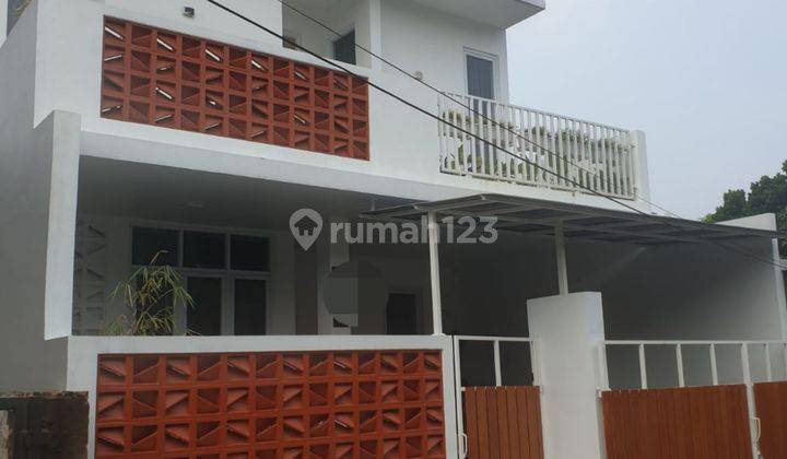 Rumah 2 lantai rapih siap huni desain minimalis di Taman Jatisari Permai 1