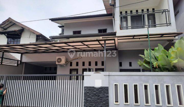 Rumah 2 lantai rapih siap huni di Jatiwaringin Asri 1