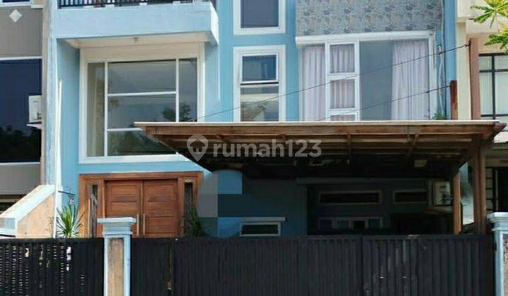 Rumah cantik rapih 2 lantai di Komplek Patra Puri Harjamukti Cibubur 1