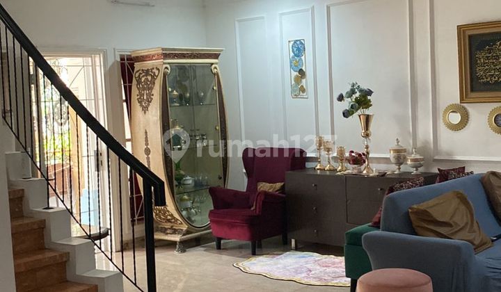 Rumah Rapih 2 Lantai View Taman Di Raffles Hills Cibubur