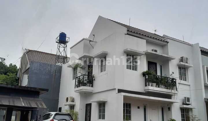 Rumah 2 Lantai Hook Rapih Siap Huni Di Raffles Hills Cibubur