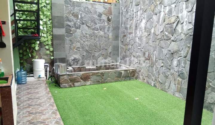 2-Story Tidy Hook House 154 sqm in Legenda Wisata Cibubur 2