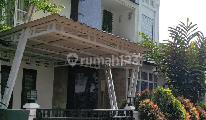 Rumah Cantik 3 Lantai Full Furnish Siap Huni di Citrgran Cibubur