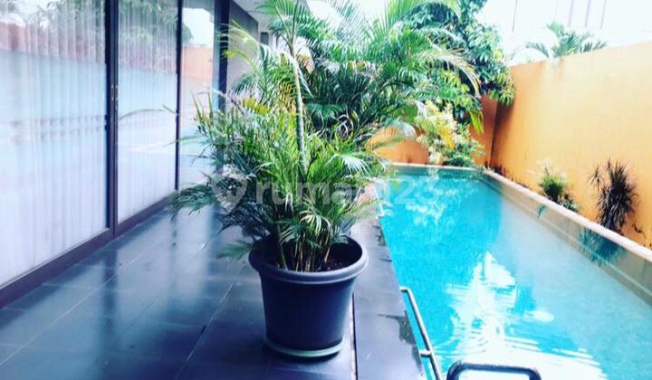 Rumah Rapih 2 Lantai Ada Kolam Renang di Mahogany Residence Cibubur