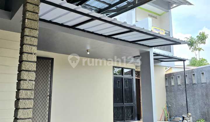 Rumah 1,5 lantai di The Address Cibubur
