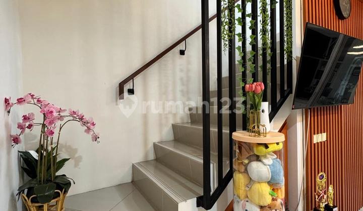 Rumah Rapih 2 Lantai Semi Furnis Ada Space Terbuka Dlm Ruangan Premier Estate 3 Kranggan Cibubur 2