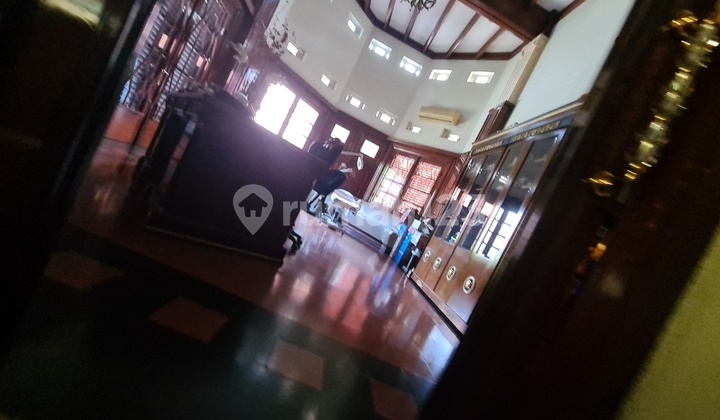 RUMAH SULTAN TENGAH KOTA SURABAYA BANGUNAN HISTORIS SANGAT BESAR MEWAH MEGAH 2
