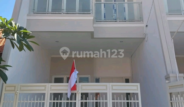 Rumah Cantik 2 Lantai Mulyosari Utara Surabaya - Siap Huni