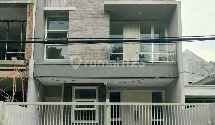 Rumah 5 Kamar Manyar Surabaya: Luas, Lokasi Premium, Siap Huni!