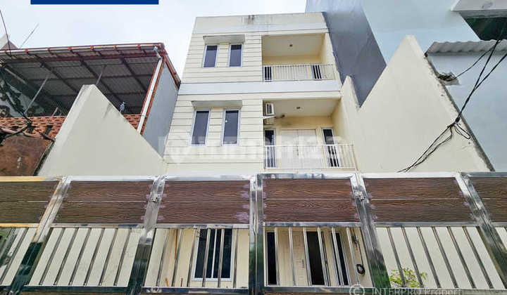 Rumah Dijual Taman Ratu 3 Lantai Siap Huni - LT 109m2 SHM