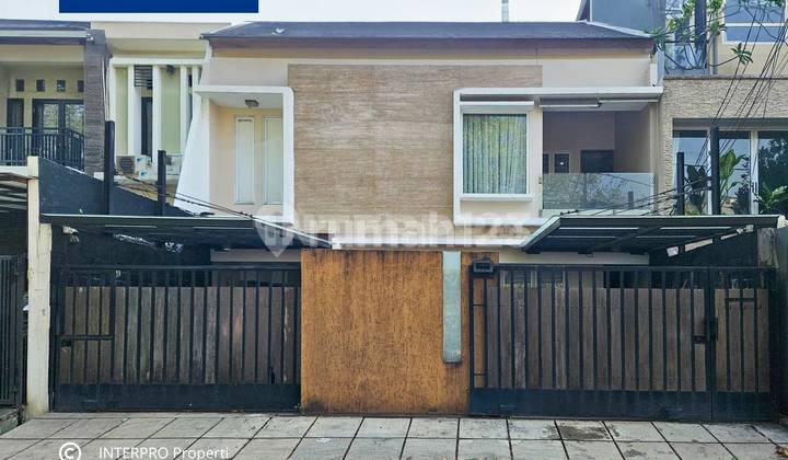 Rumah 2 Lantai Semi Furnished Dijual Taman Kedoya Baru - 200m2