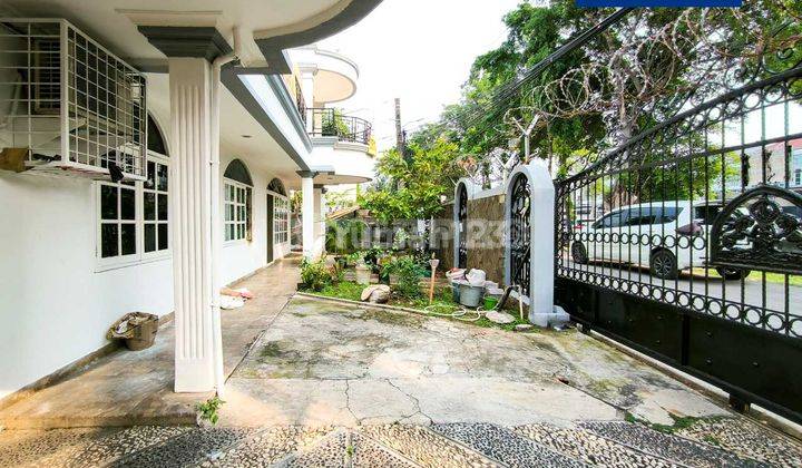 Rumah Hook 2 Lantai Dijual Taman Ratu Lt 215m2 Lokasi Strategis 2