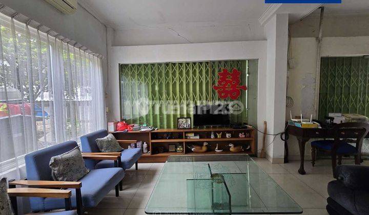 Tanah Langka Dijual Taman Ratu Lt 861m2 Tanah Luas di Jalan Ramai 2